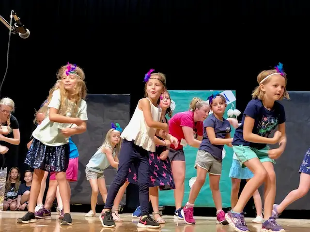 Kids dancing on stage